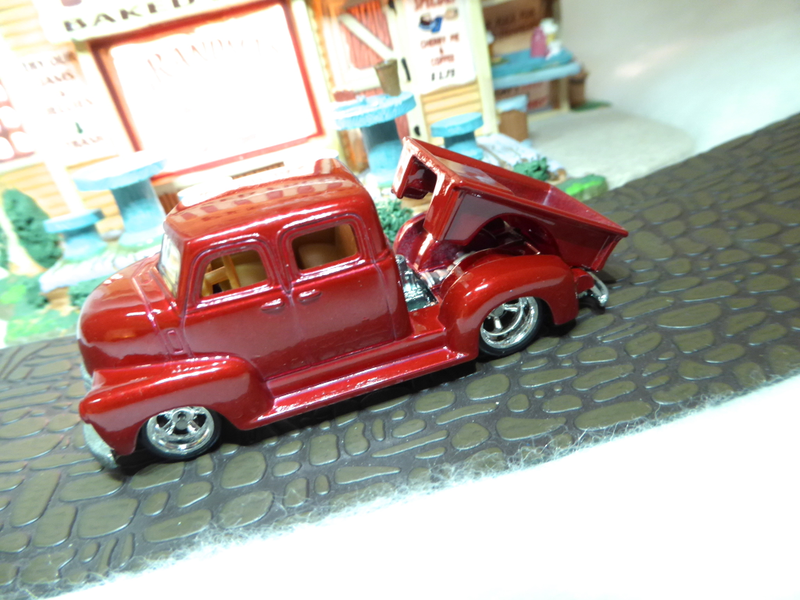Illustration for article titled Hot Sixty 4th: Truckin' Thursday with a Crew Cab Chevy